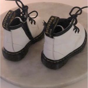 Toddler boots Dr. Martens. Size 4